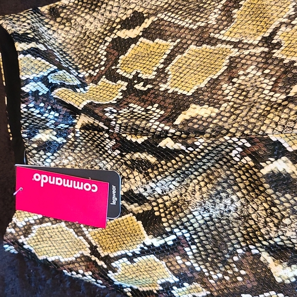 Commando Olive Faux Snake Legwear - Picture 4 of 5